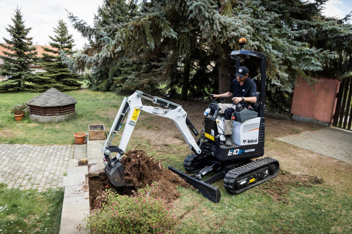 Bobcat E10e Mini Excavator _8__WEB