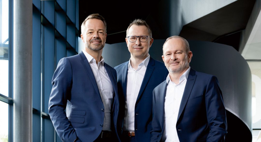 Knapp-Vorstandsteam (v.l.n.r.): Knapp-COO Franz Mathi, Knapp-CFO Christian Grabner, Knapp-CEO Gerald Hofer - Bild: Knapp/Kanizaj Knapp-Vorstandsteam (v.l.n.r.): Knapp-COO Franz Mathi, Knapp-CFO Christian Grabner, Knapp-CEO Gerald Hofer - Bild: Knapp/Kanizaj